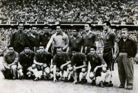 /album/historicas/seleccion-chilena-vs-peru-naval-como-base-de-pie-carecueca-torres-olivares-leal-oscar-guerra-aedo-abajo-jose-saavedra-domingo-pillado-zorro-vidal-sergio-gonzalez-y-el-flaco-sepulveda-de-huachipato-jpg/